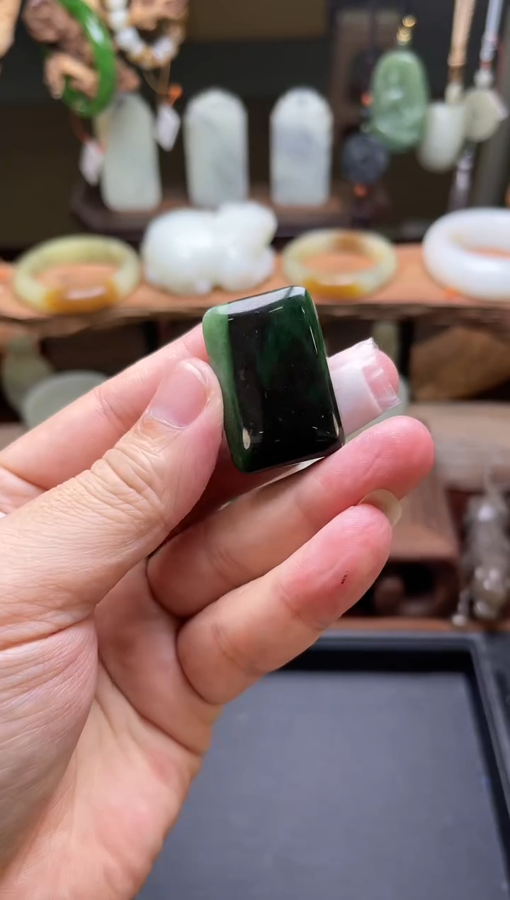 【闪购商品】和田玉吊坠未镶嵌俄罗斯碧玉聚红皮无事牌