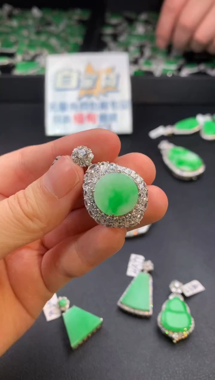 【闪购商品】翡翠颈饰银S925镶嵌翡翠