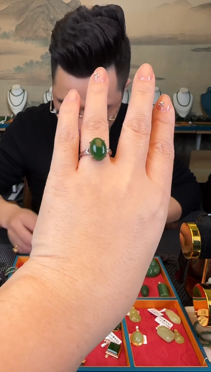 未镶嵌戒指和田玉椭圆蛋面