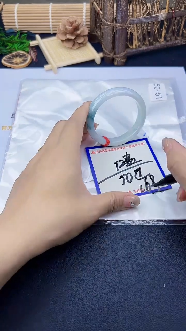 未镶嵌手镯翡翠我