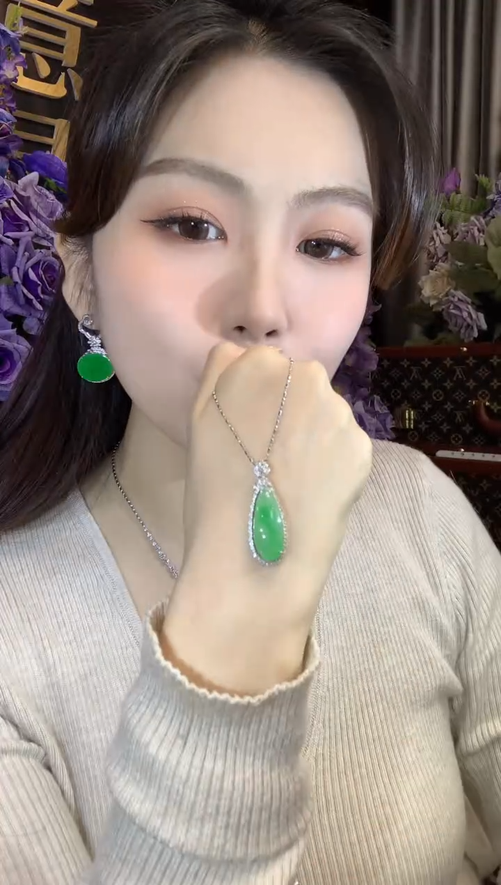 吊坠(不含链)18K金镶嵌翡翠A42翡翠