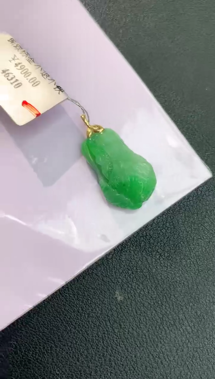 颈饰18K金镶嵌翡翠赠礼盒 丁丁