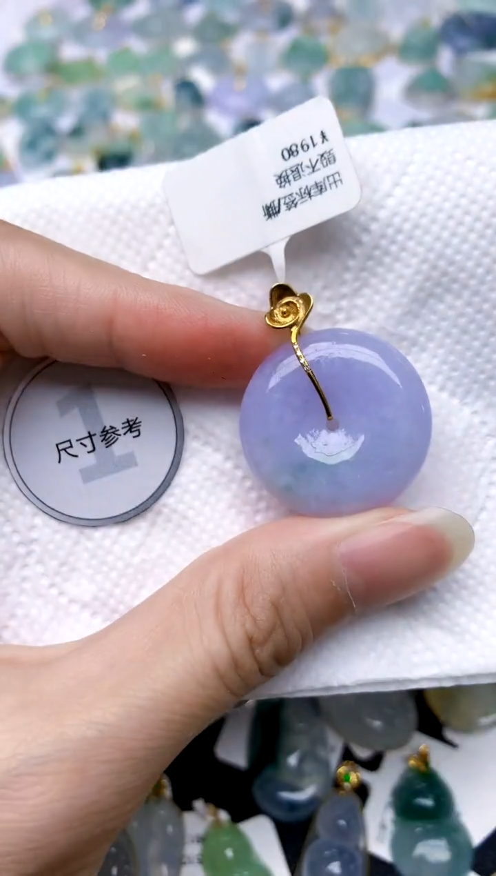 颈饰18K金镶嵌翡翠天然A货翡翠