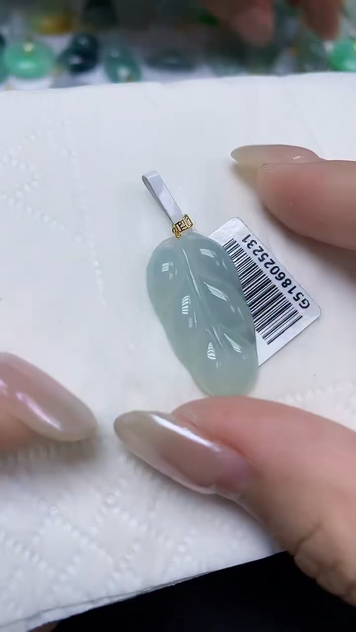 翡翠18K金镶嵌颈饰天然缅甸翡翠A货