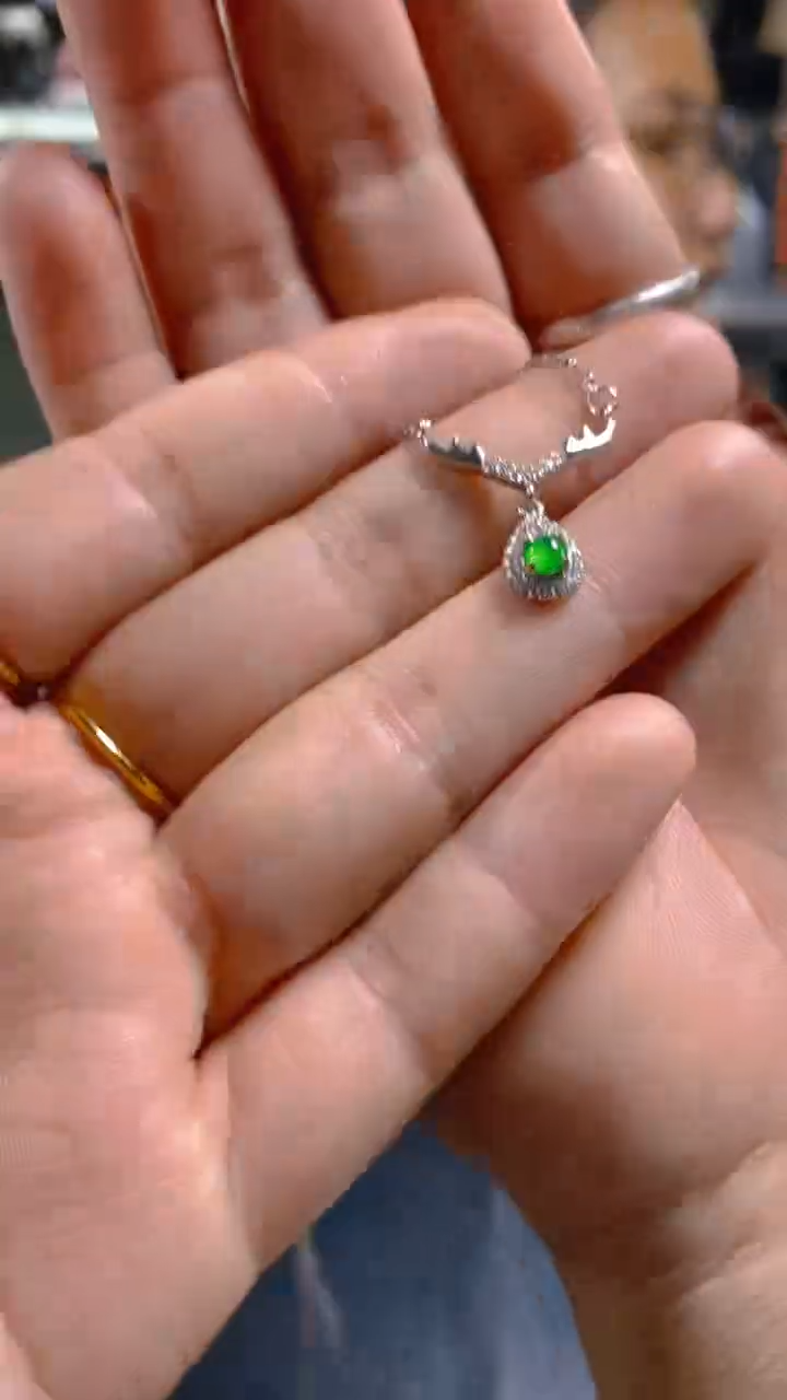 【闪购商品】翡翠吊坠(赠链)未镶嵌0783275257多样性发一