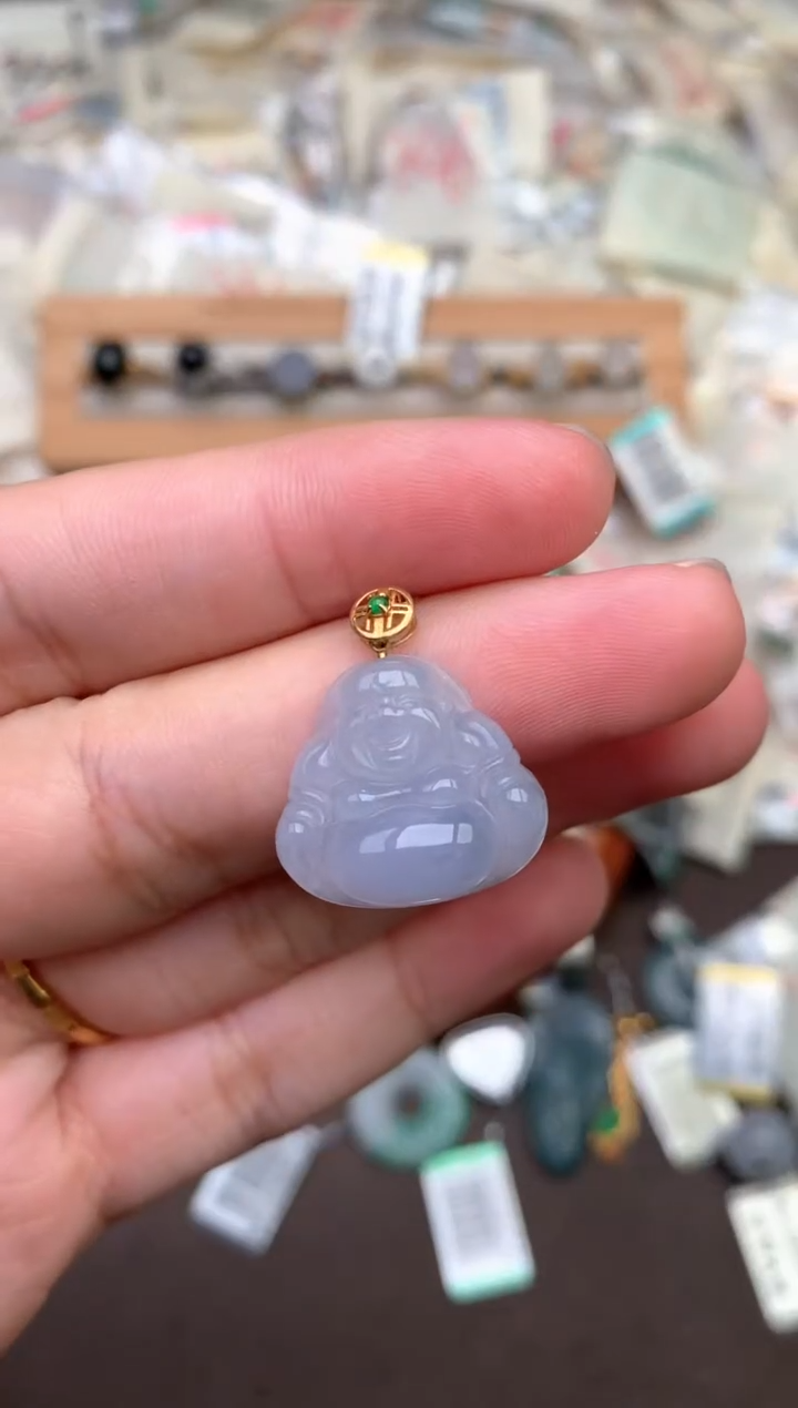 18K金镶嵌挂件翡翠 —