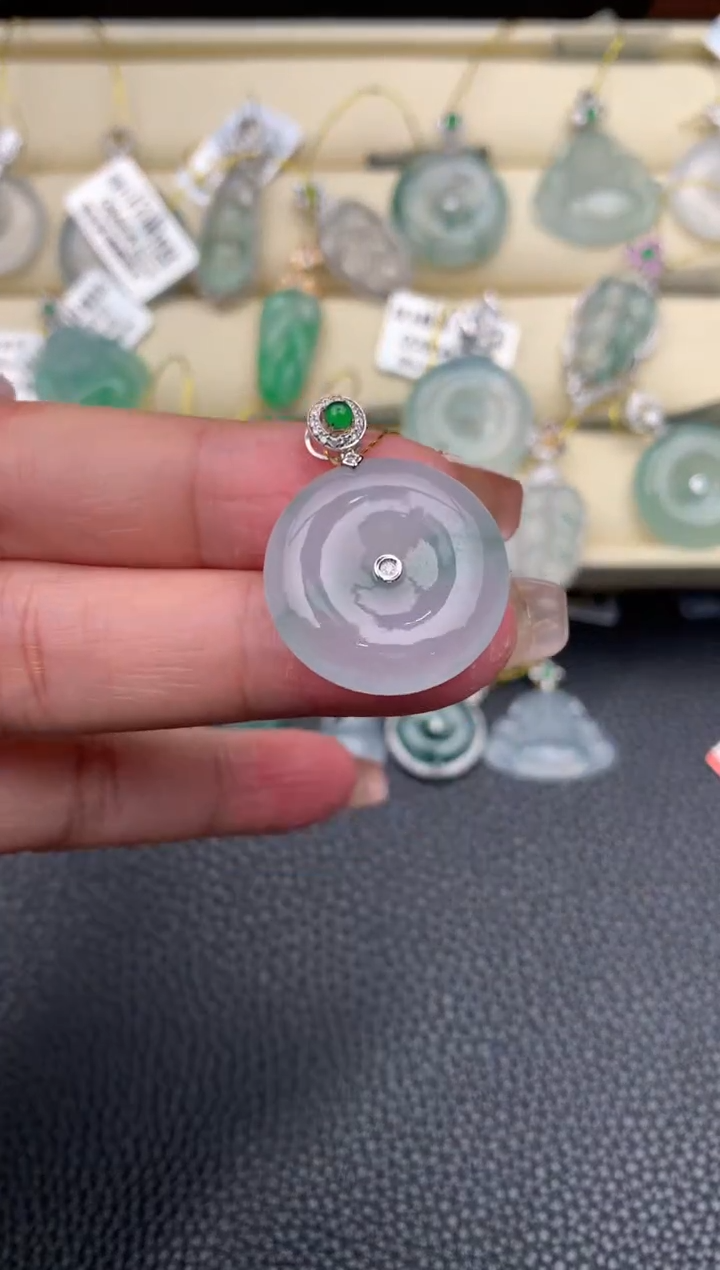 【闪购商品】翡翠颈饰18K金镶嵌D875