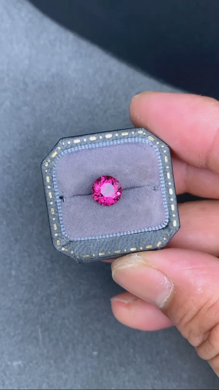 石榴石裸石未镶嵌1.6克拉