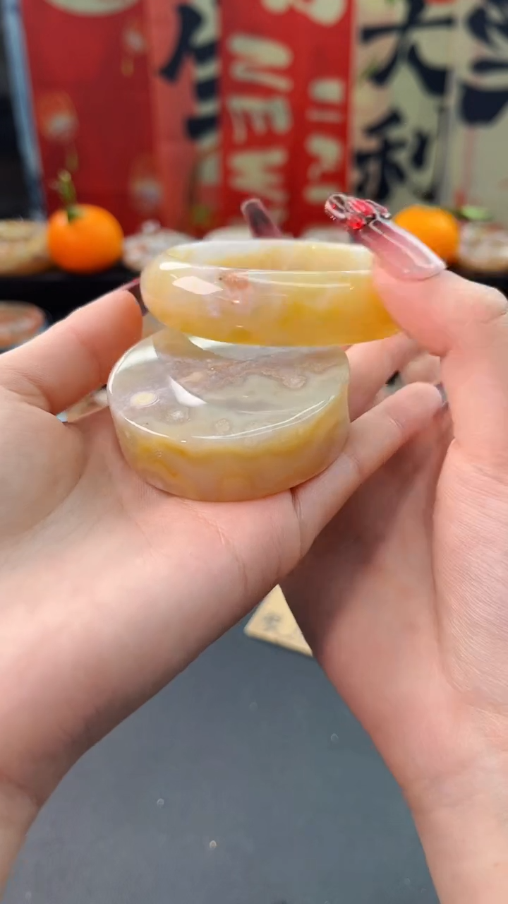 【闪购商品】石英质玉手镯未镶嵌赠送镯心（56圈口）无证书