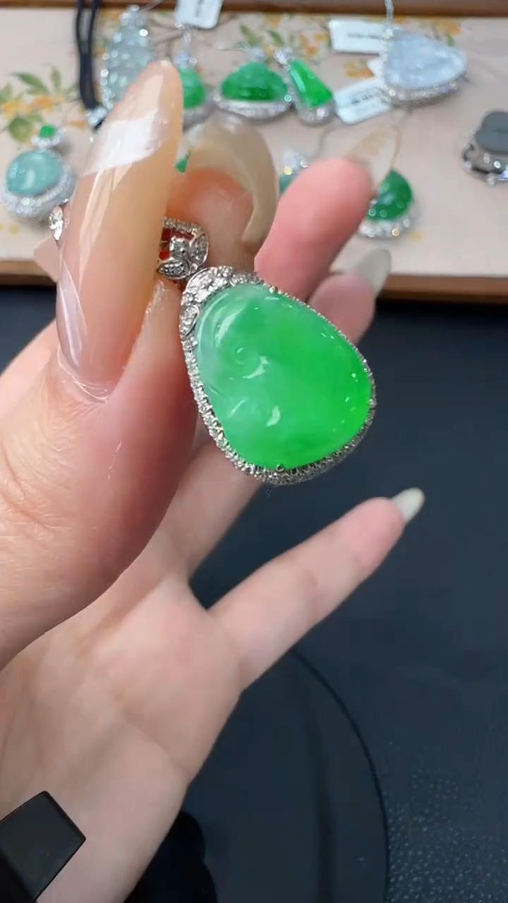 【闪购商品】翡翠吊坠(不含链)18K金镶嵌3