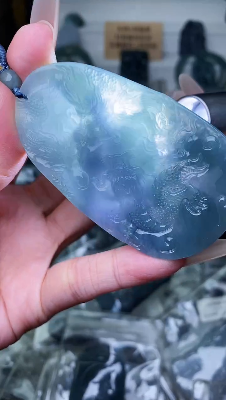 颈饰未镶嵌翡翠 