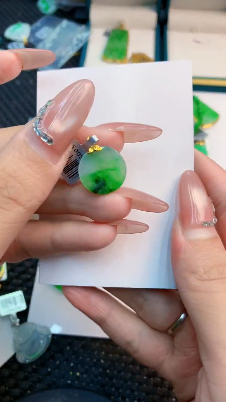 翡翠18K金镶嵌吊坠(不含链)1