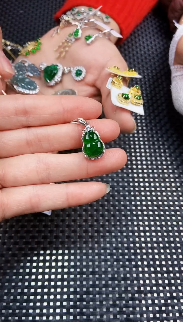 【闪购商品】翡翠吊坠(不含链)未镶嵌111111111