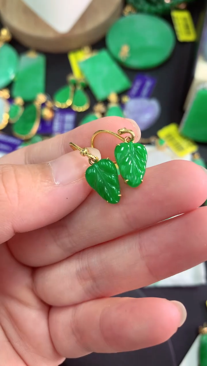 颈饰18K金镶嵌翡翠挂件