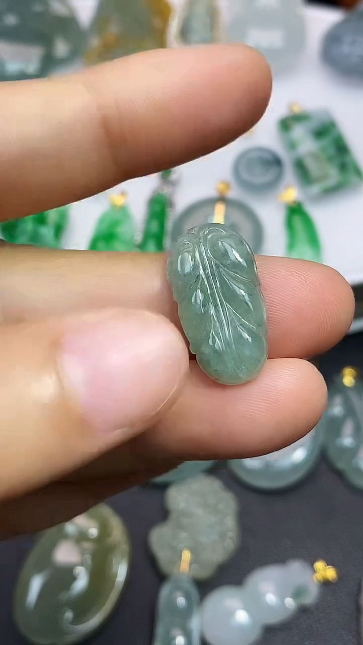 颈饰未镶嵌翡翠吊坠