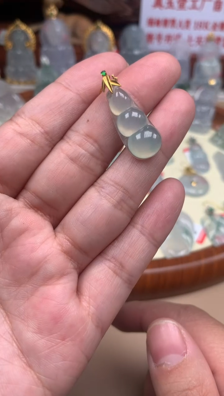 【闪购商品】翡翠颈饰18K金镶嵌豆子