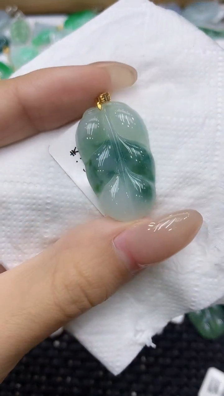 翡翠18K金镶嵌颈饰111111111111