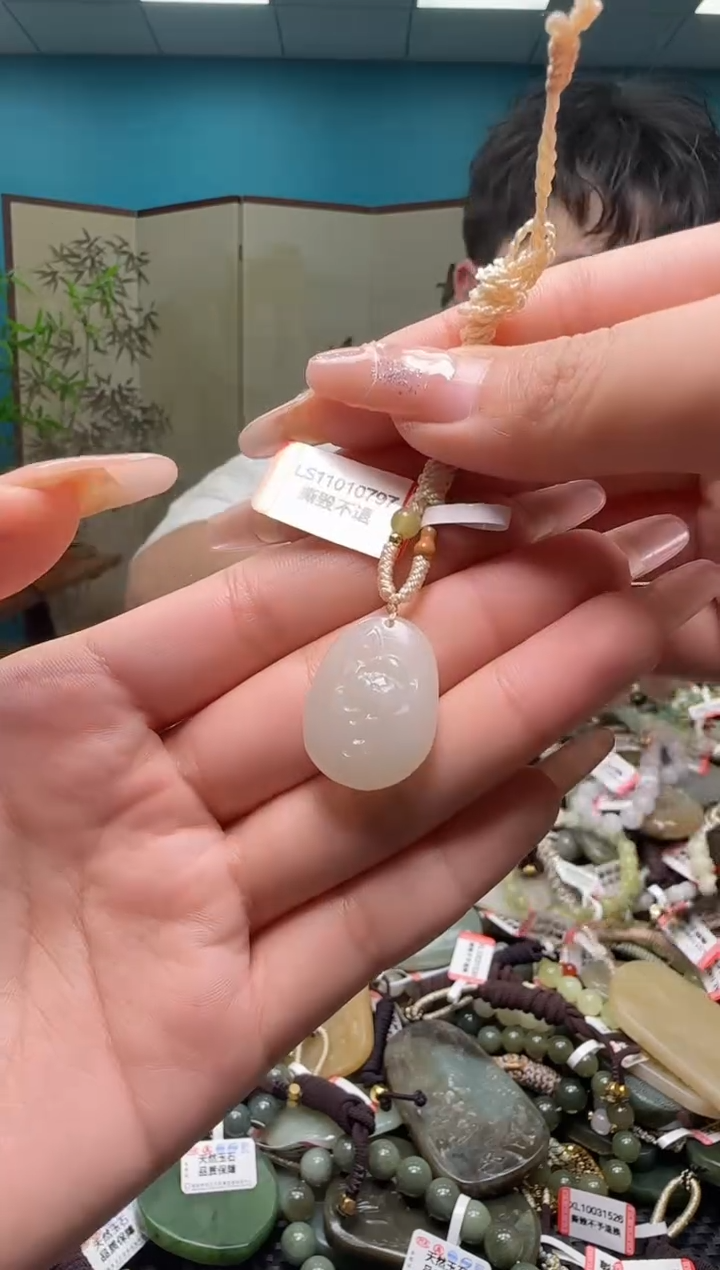 颈饰未镶嵌和田玉多样性发一