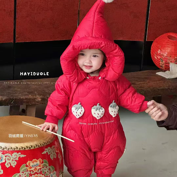 宝宝冬季新款羽绒连体衣三个草莓双拉链羽绒服哈衣878