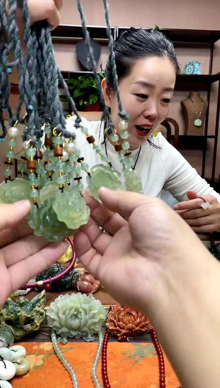 未镶嵌岫玉吊坠多样性发货发其中之一