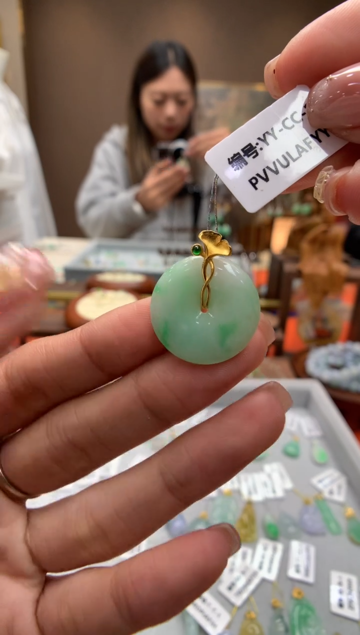 【闪购商品】翡翠颈饰18K金镶嵌平安扣