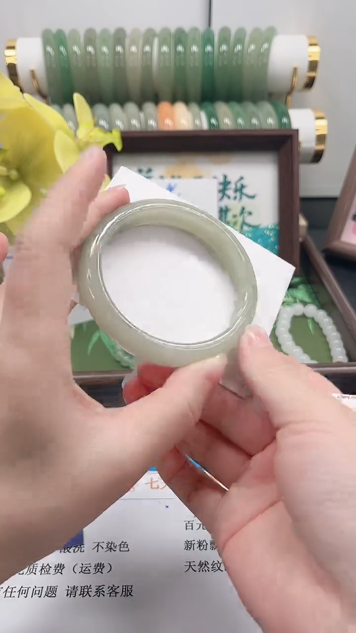 未镶嵌手镯石英质玉52-56.6