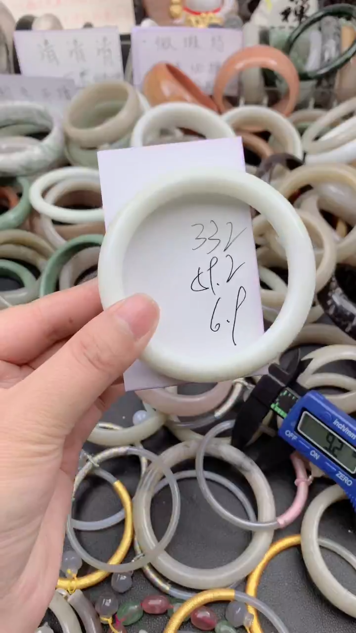 未镶嵌手镯石英质玉332