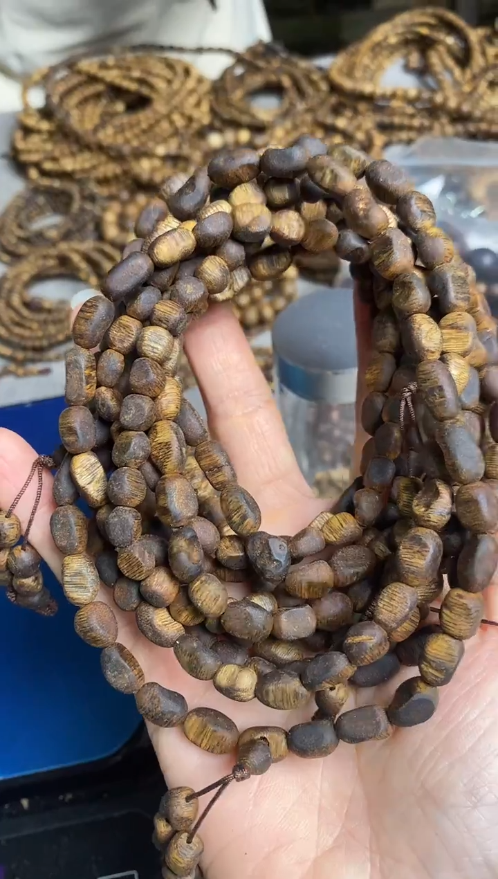 沉香手串板头小留疤珠三圈手串多样性发一