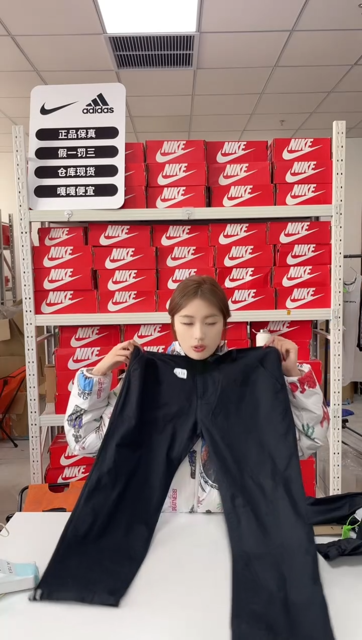 编码113闪购尺码m   Nike/耐克卫衣卫裤以直播间过款为主