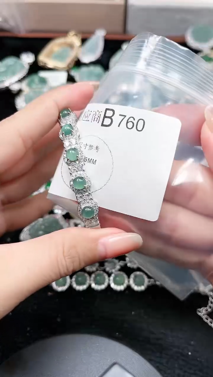 【闪购商品】翡翠颈饰未镶嵌760赠皮绳