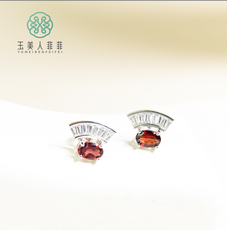 菲菲珠宝好~S925石榴石小裙子耳钉约9*11mm