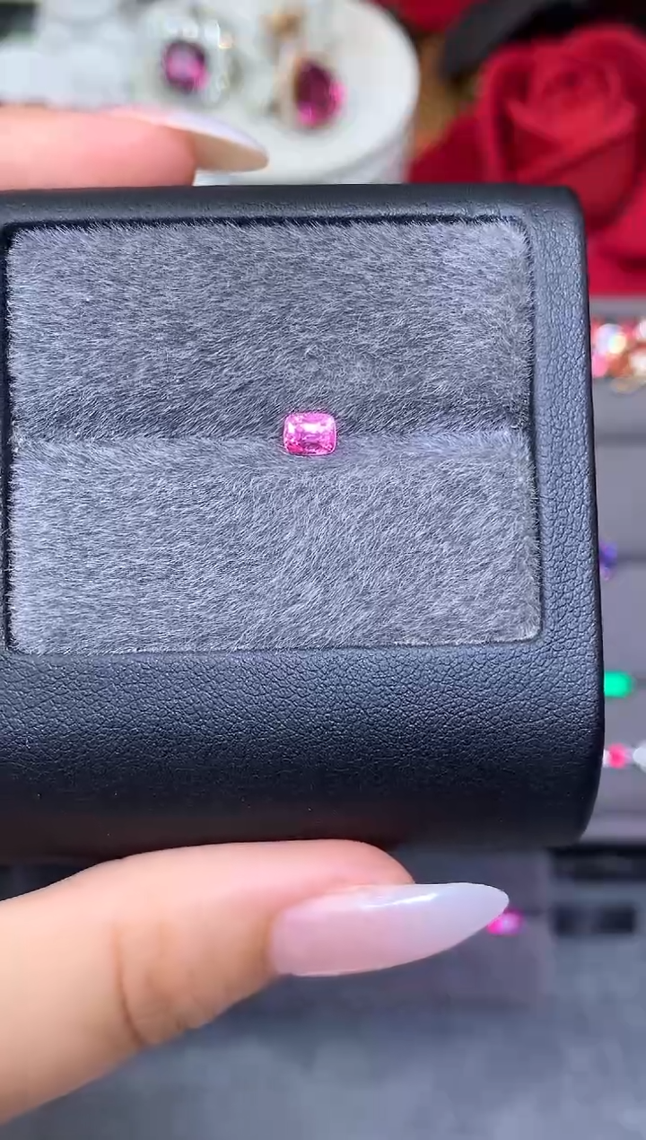 未镶嵌裸石定制尖晶石木*枕型 sagyin粉 0.51ct