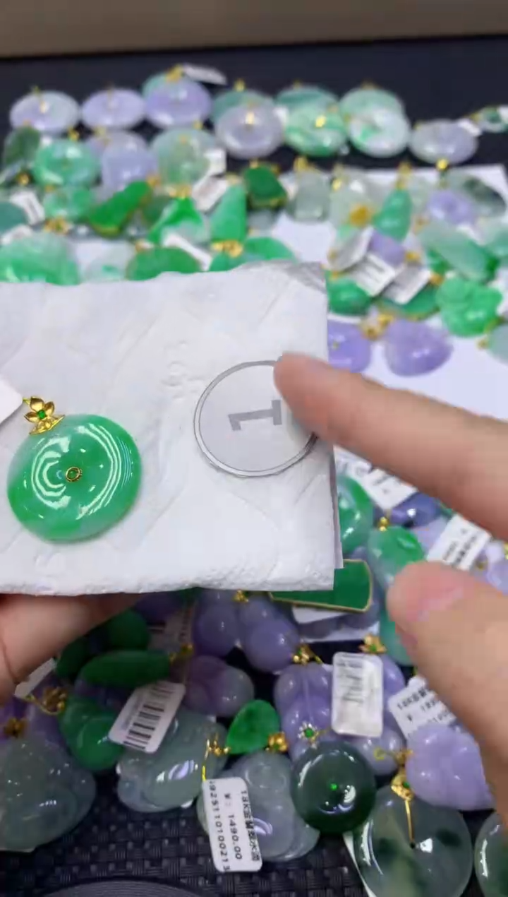 颈饰18K金镶嵌翡翠天然缅甸翡翠A货