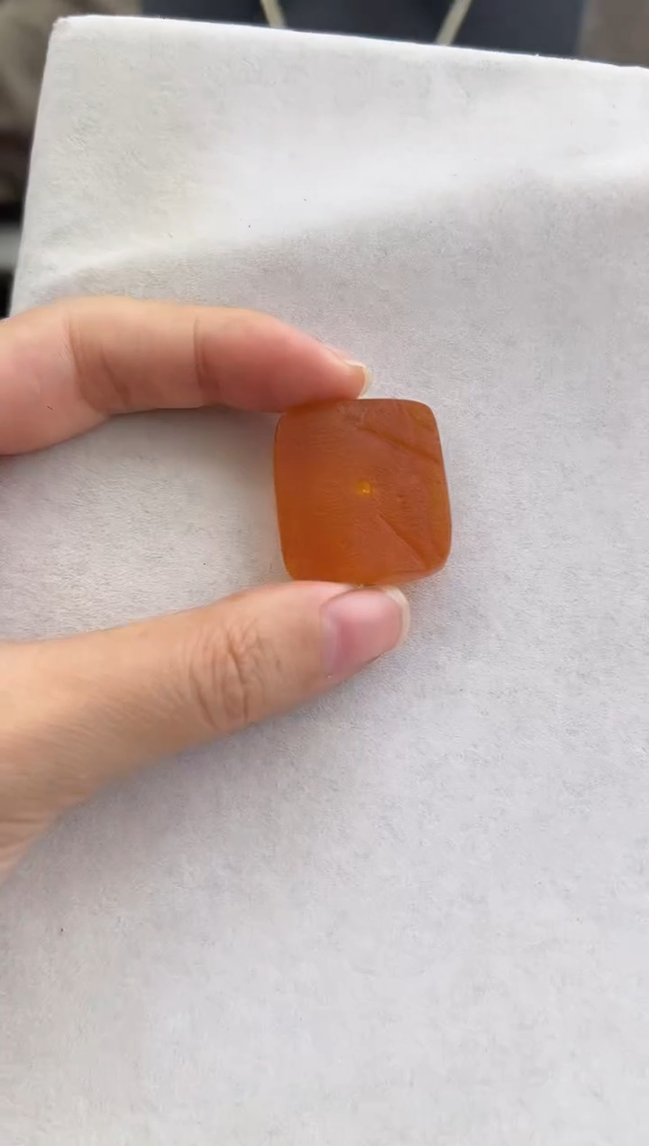 【闪购商品】琥珀裸石未镶嵌10115131-吊坠