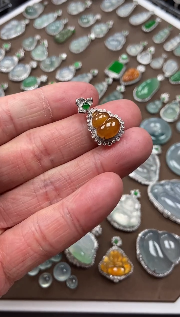 【闪购商品】翡翠颈饰18K金镶嵌葫芦