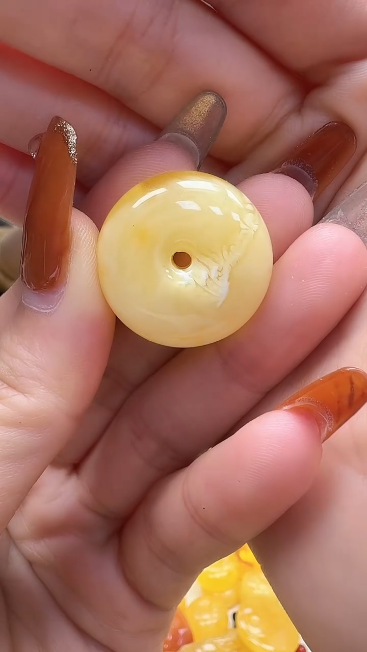 裸石琥珀未镶嵌如图