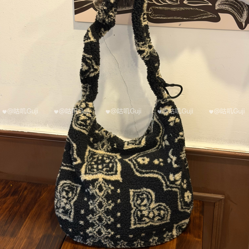 秋冬韩系费尔岛ins风复古毛绒大容量单肩斜挎旅行包 拍照出片！