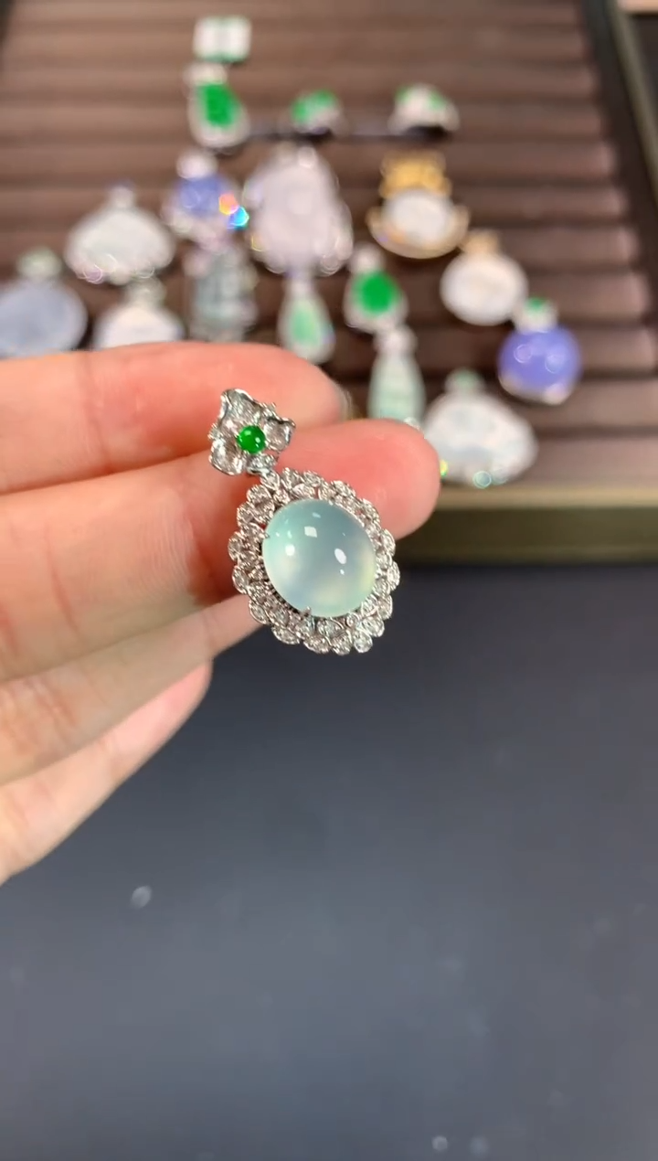 【闪购商品】翡翠吊坠(不含链)18K金镶嵌C99|4980