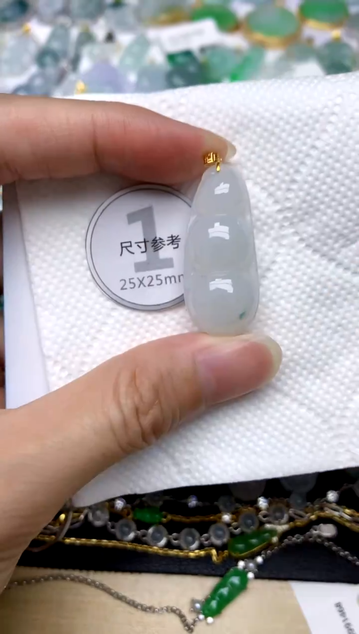 颈饰18K金镶嵌翡翠天然A货翡翠