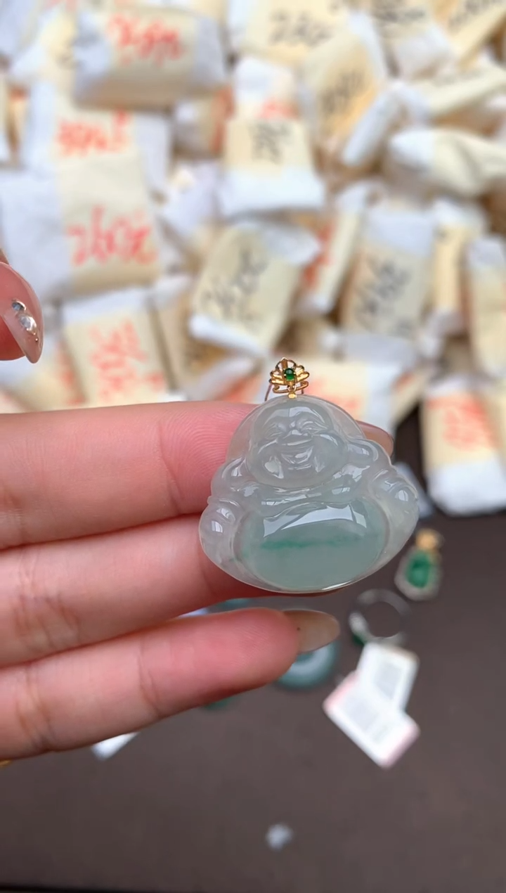 【闪购商品】翡翠挂件18K金镶嵌 — 