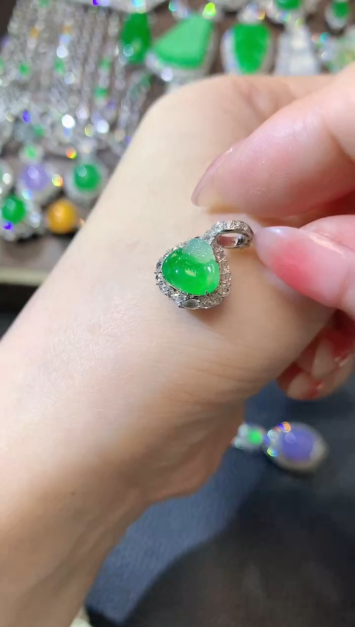 【闪购商品】翡翠吊坠(不含链)18K金镶嵌C20   