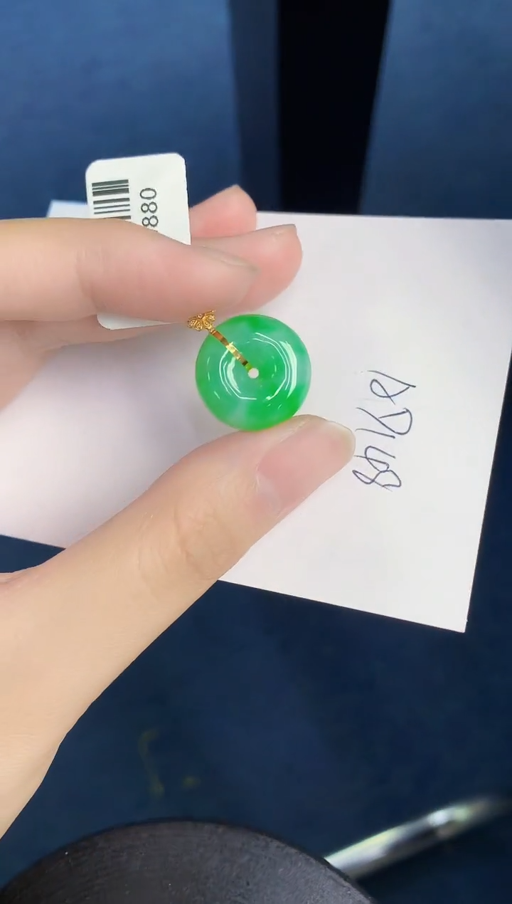 翡翠18K金镶嵌颈饰000000000