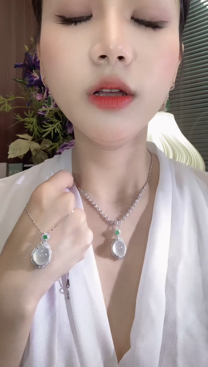 翡翠18K金镶嵌吊坠(不含链)A56 多样性发一件