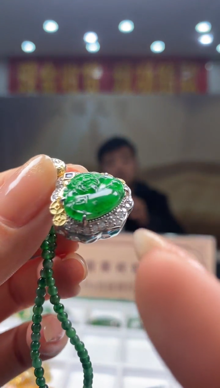 【闪购商品】翡翠颈饰未镶嵌********123