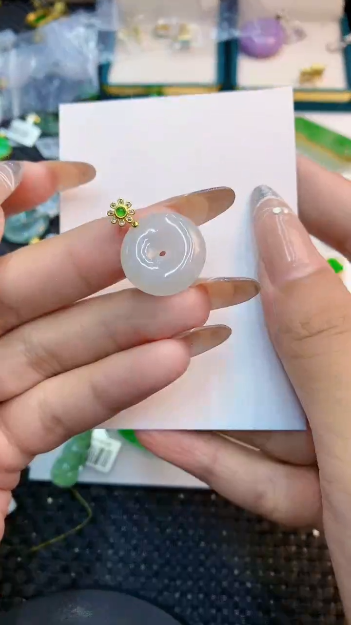 颈饰未镶嵌翡翠1
