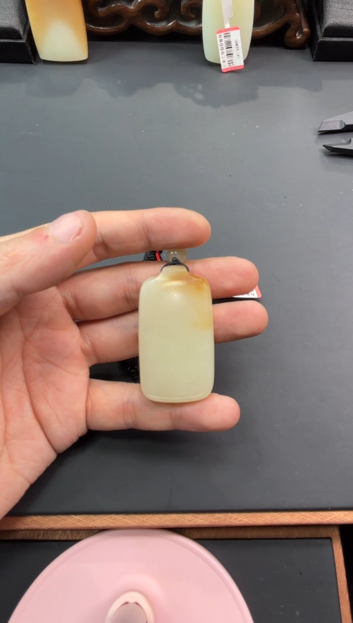 【闪购商品】和田玉吊坠(赠链)未镶嵌且末金山微色差吊坠