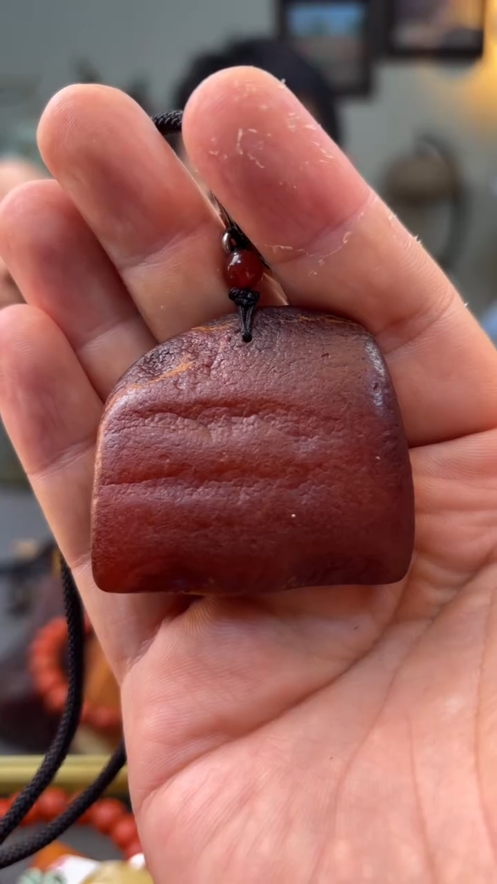 未镶嵌颈饰琥珀吊坠