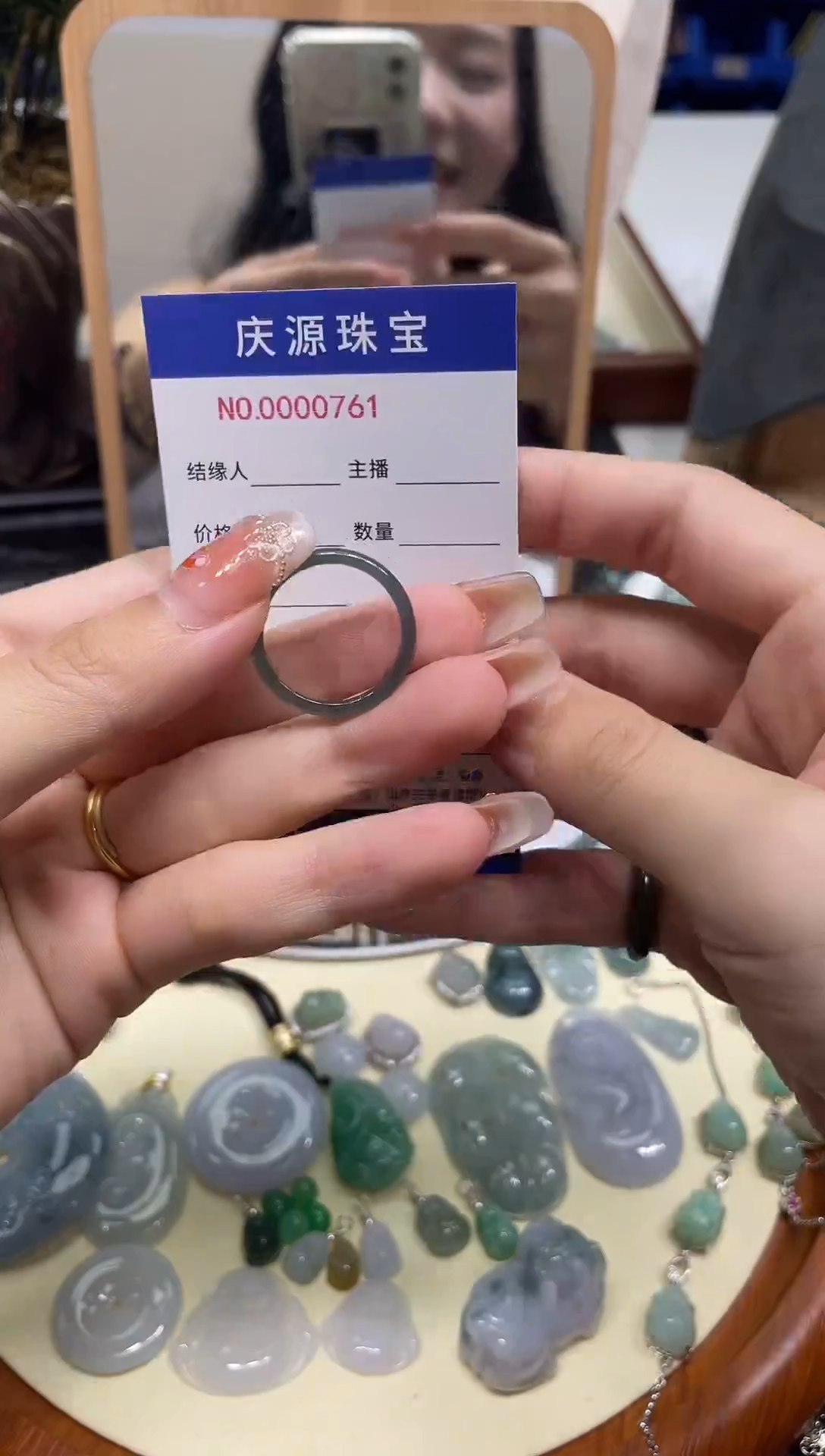 翡翠未镶嵌颈饰001