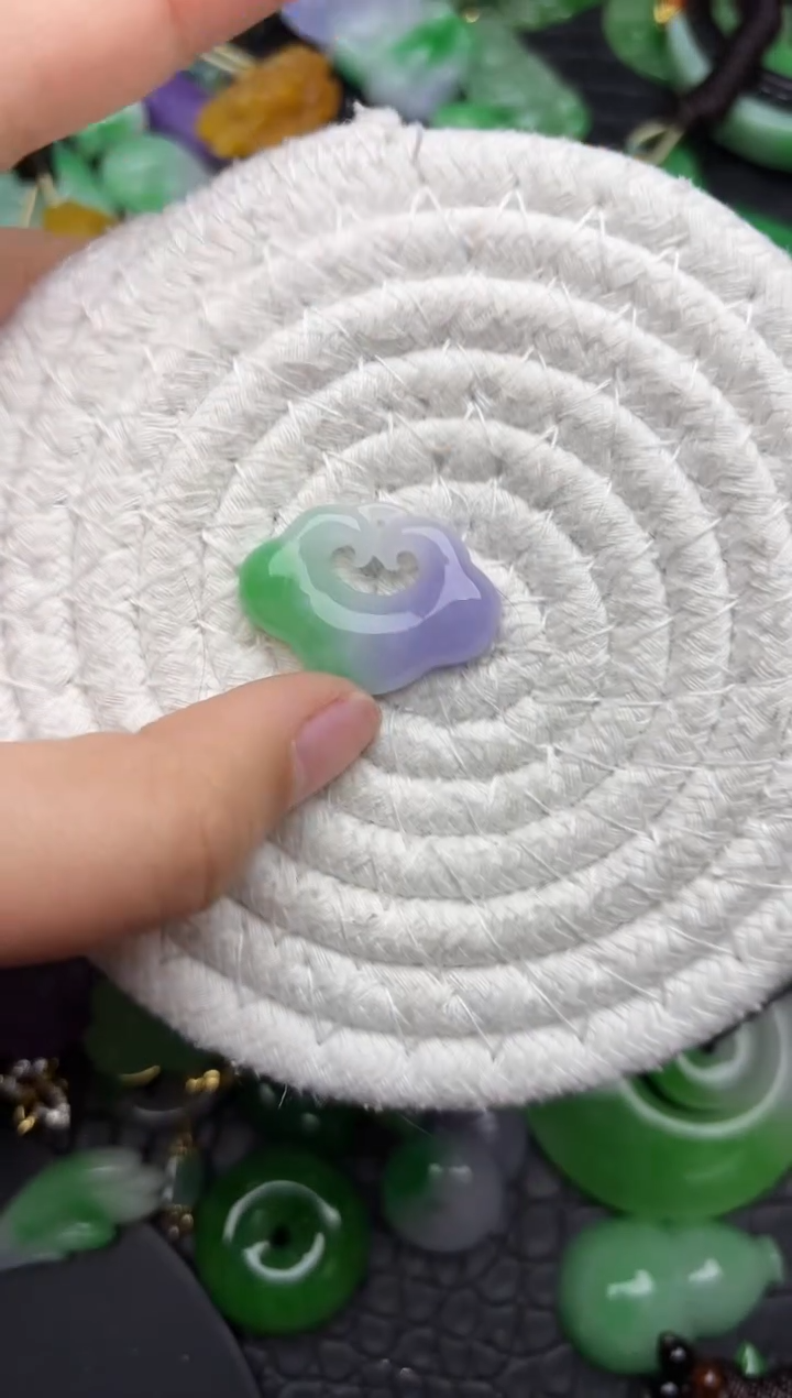 颈饰未镶嵌翡翠缅甸翡翠吊坠