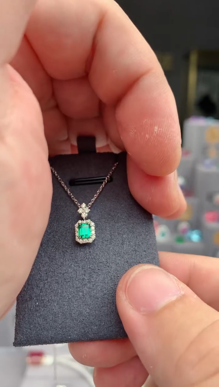 【闪购商品】祖母绿颈饰18K金镶嵌31分祖母绿项链